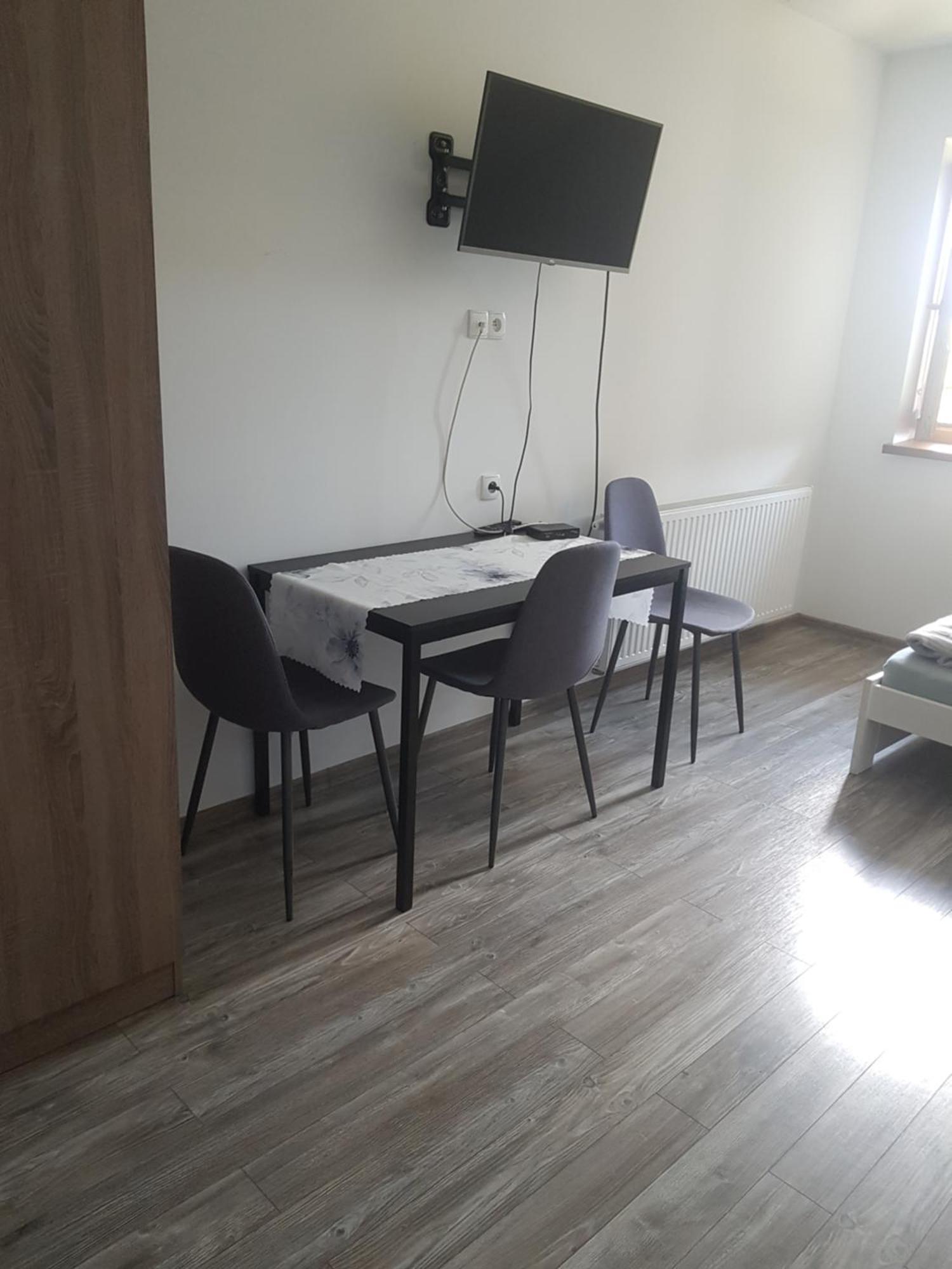 Stas -Przy Szkole Nr 3 W Skawie Skawa Exterior foto